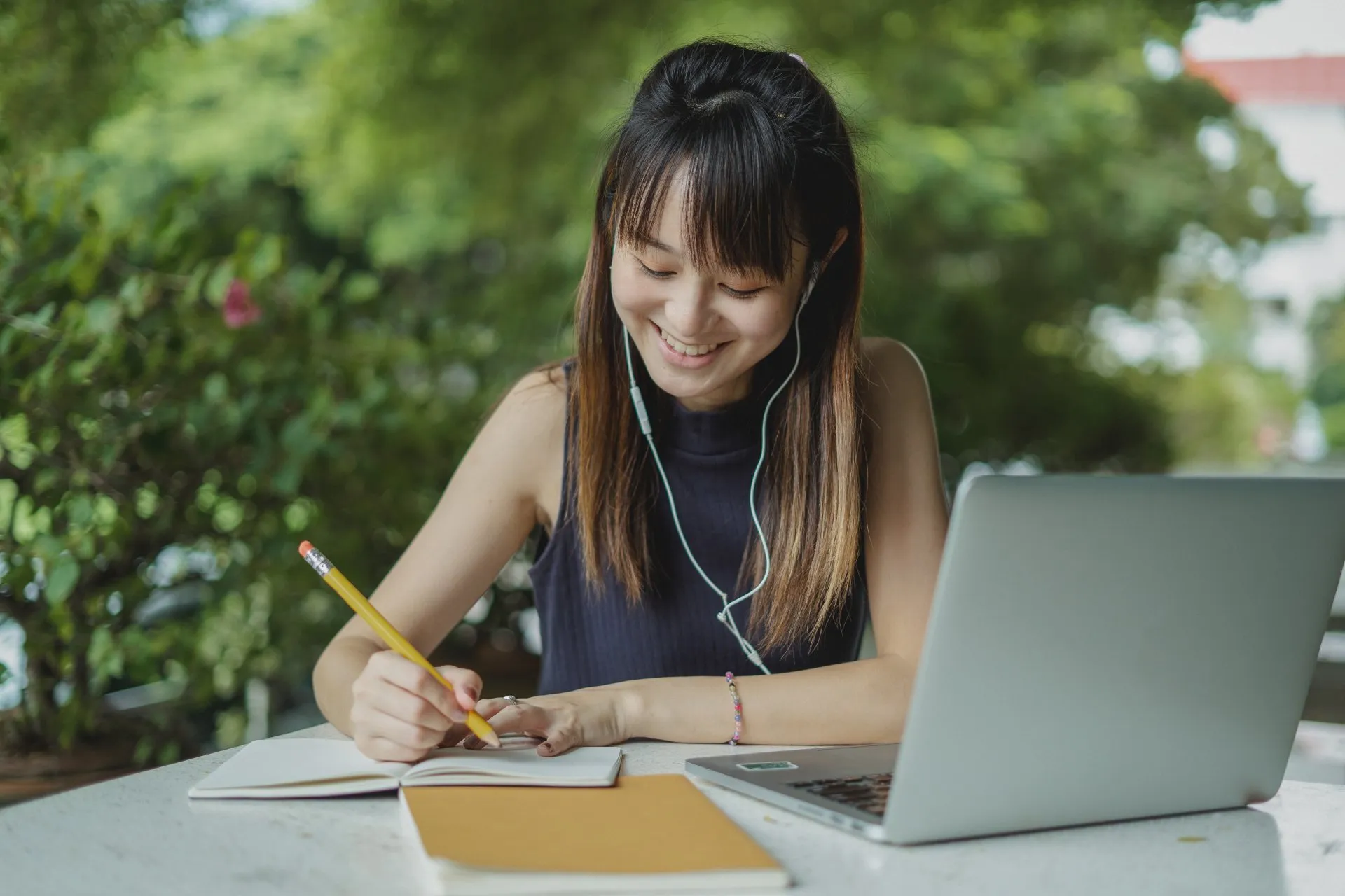 How memoir writing services Support Personal Story Development